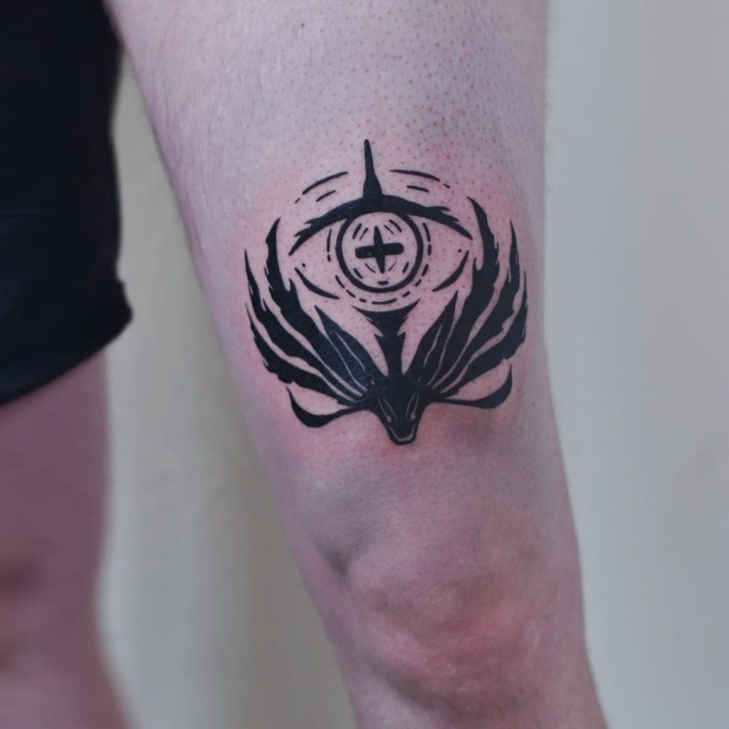 Libelle mit Geometrie – Blackwork von Eren, Atelier Noir nu Köln