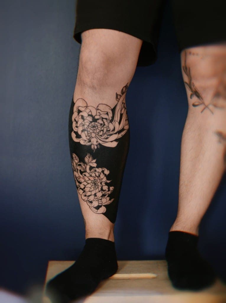 Chrysanthemen Blackwork – Blackwork von Eren, Atelier Noir nu Köln