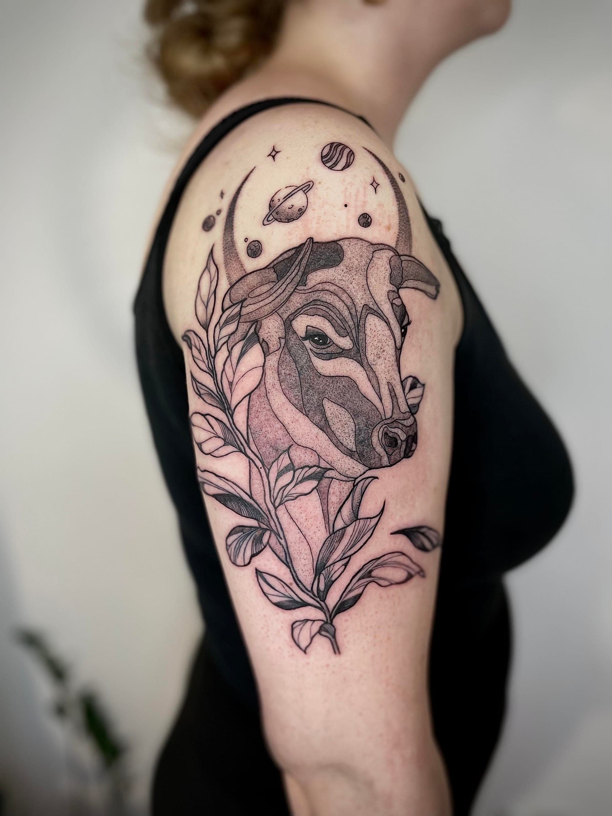 Stier – Dotwork, Linework von Sarah, Atelier Noir nu Köln