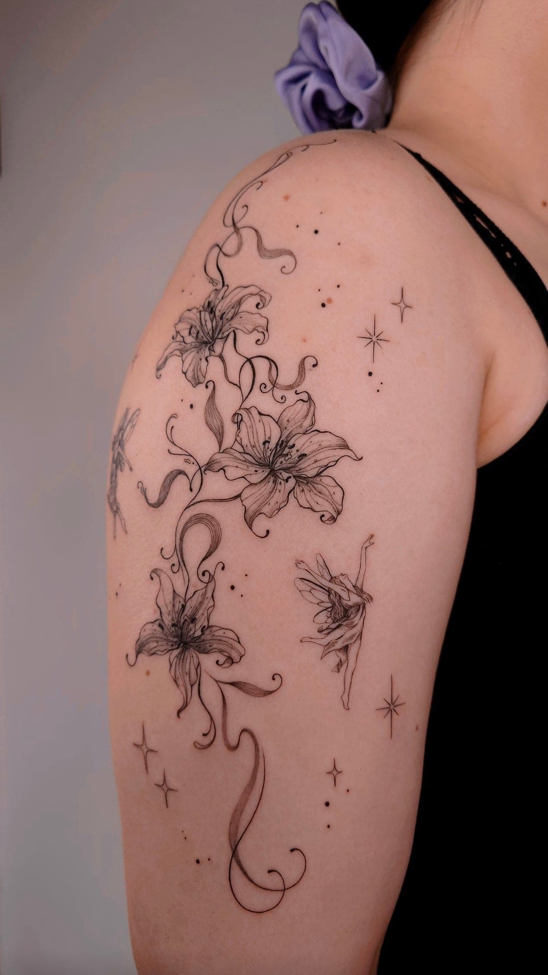 Whimsical Blumen und Feen – Fineline, Illustrativ von Viktoria, Atelier Noir nu Köln