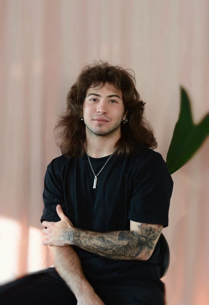 Eren – Tattoo Artist im Atelier Noir nu Köln